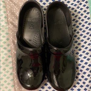 Black patent leather Dansko clogs